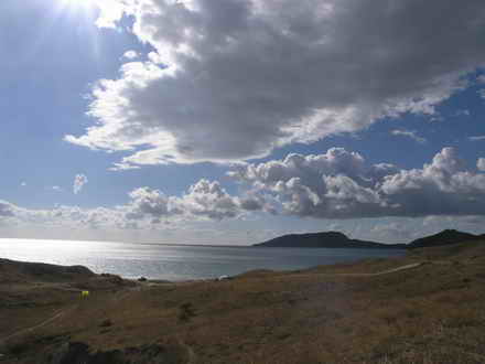 Dvuyakornaya Bay, the sun in the clouds
