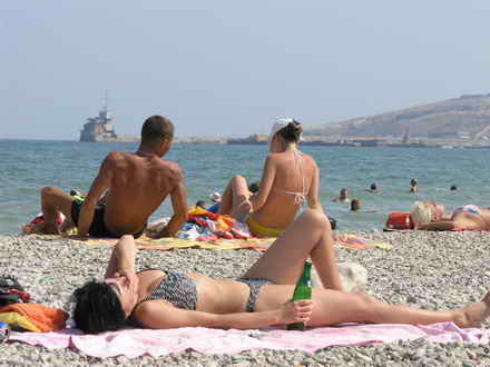 Girl with beer and sunbathe is not so boring
