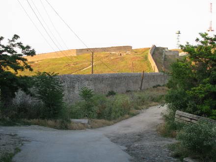 Road to the Genoese fortress